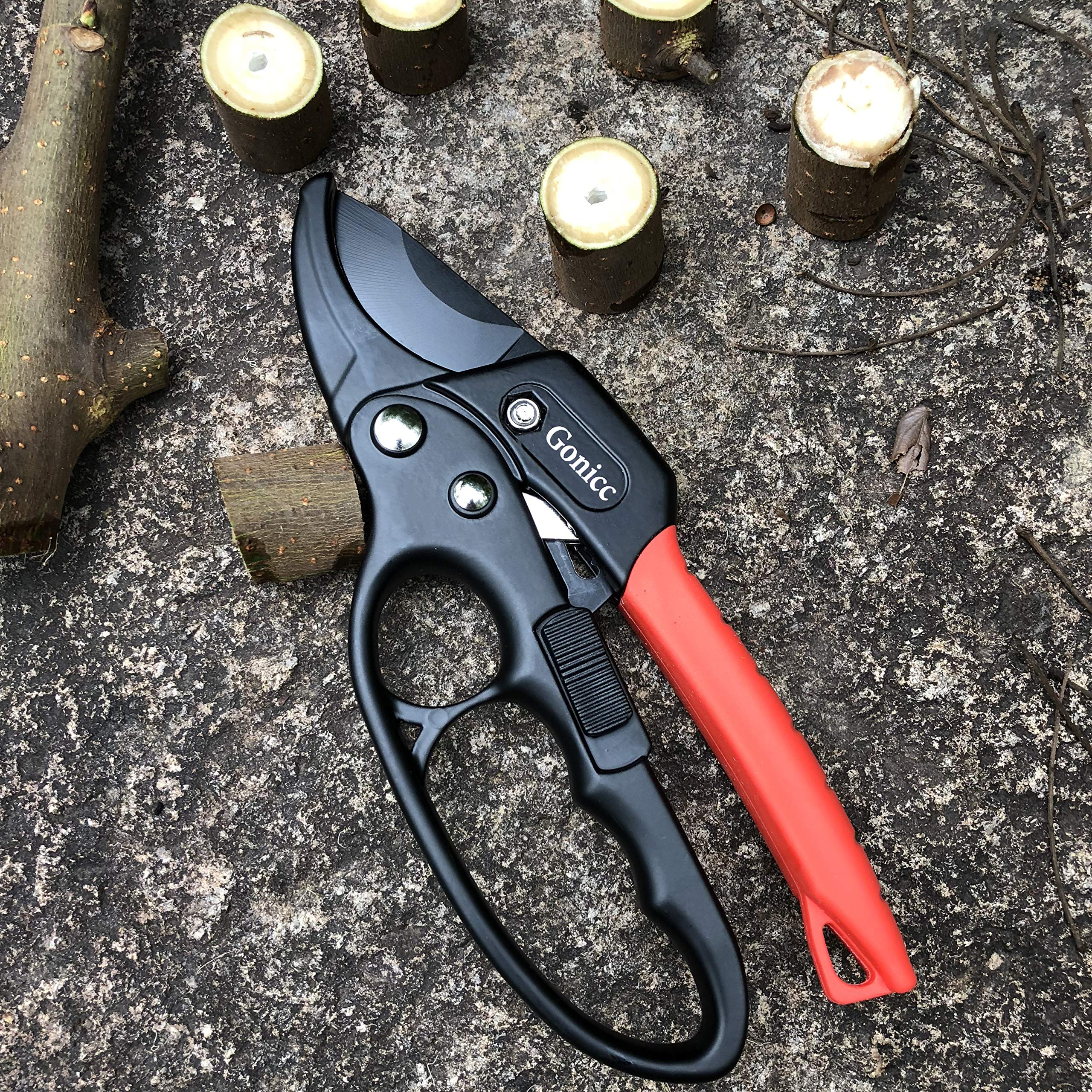 Gonicc SK-5 blade delivers clean, precise cuts for hedges and roses