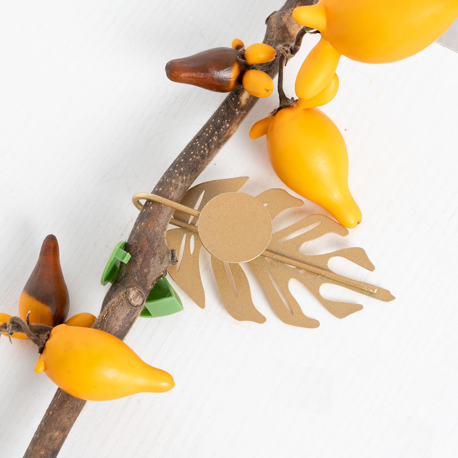 Goooxim cute leaf design wall clip display enhances ambiance.