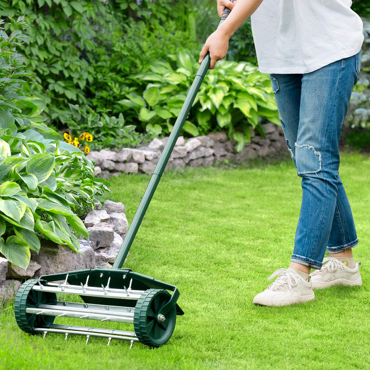Goplus wide 18-inch working width covers more ground.