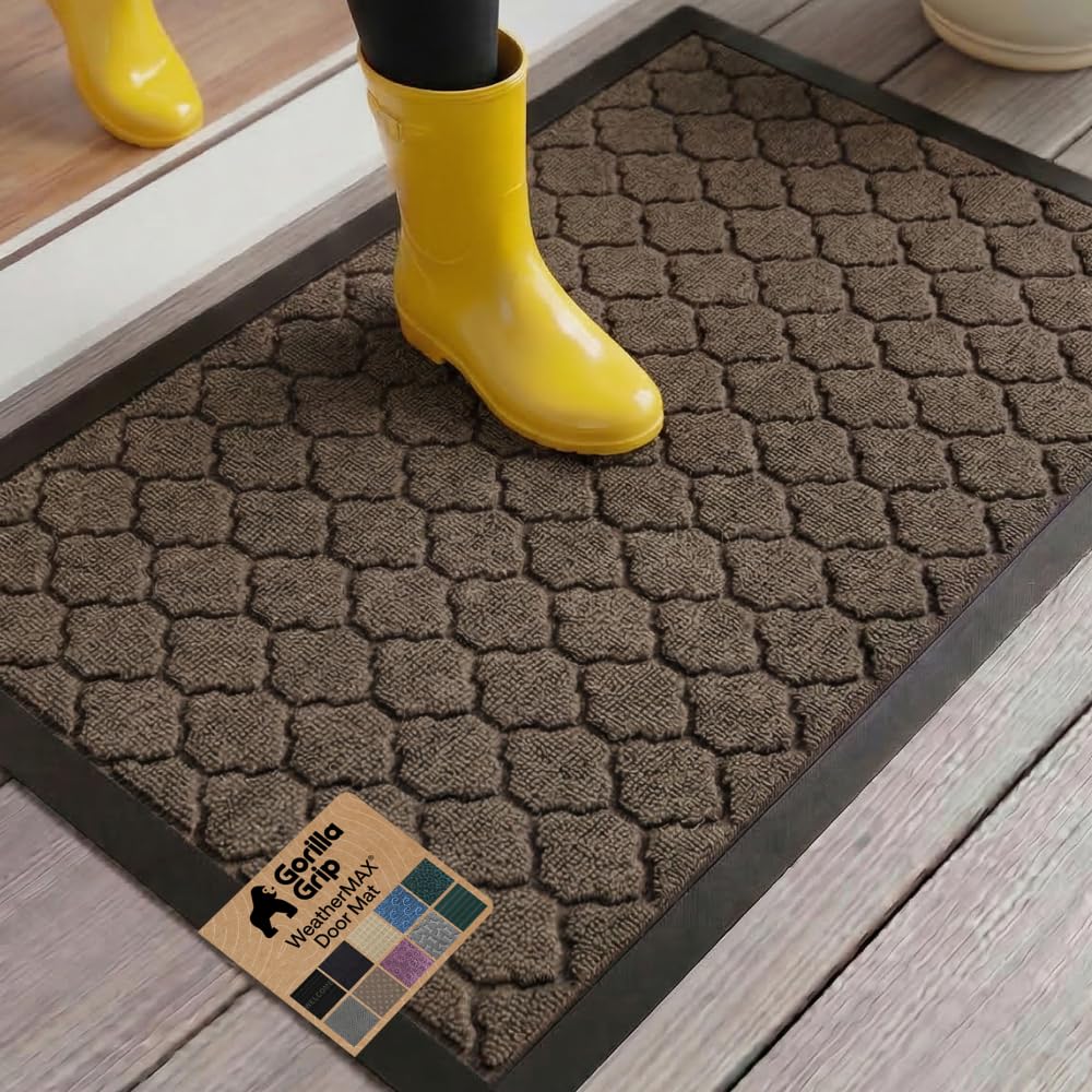 Gorilla Grip WeatherMAX doormat latte quatrefoil at the front door captures dirt and moisture.