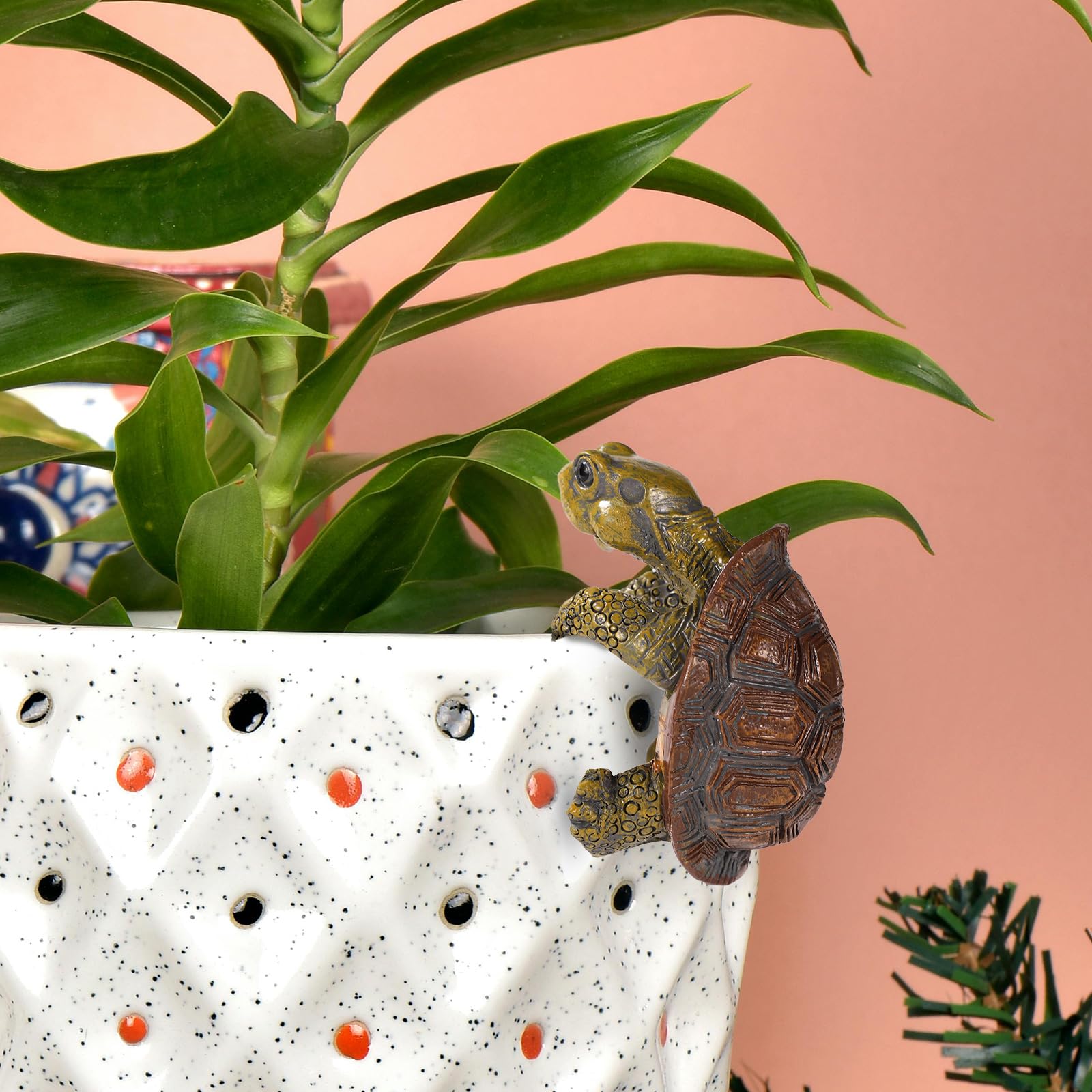Gosknor indoor outdoor hanger adds versatile garden decoration for pots and terraces.