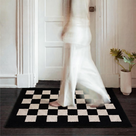 GRANNY SAYS Indoor Doormat absorbs dirt and moisture, keeping floors cleaner.
