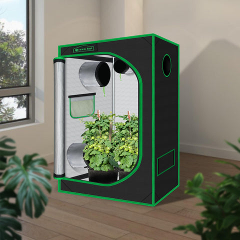 Removable floor tray inside Green Hut grow tent for simple cleanup