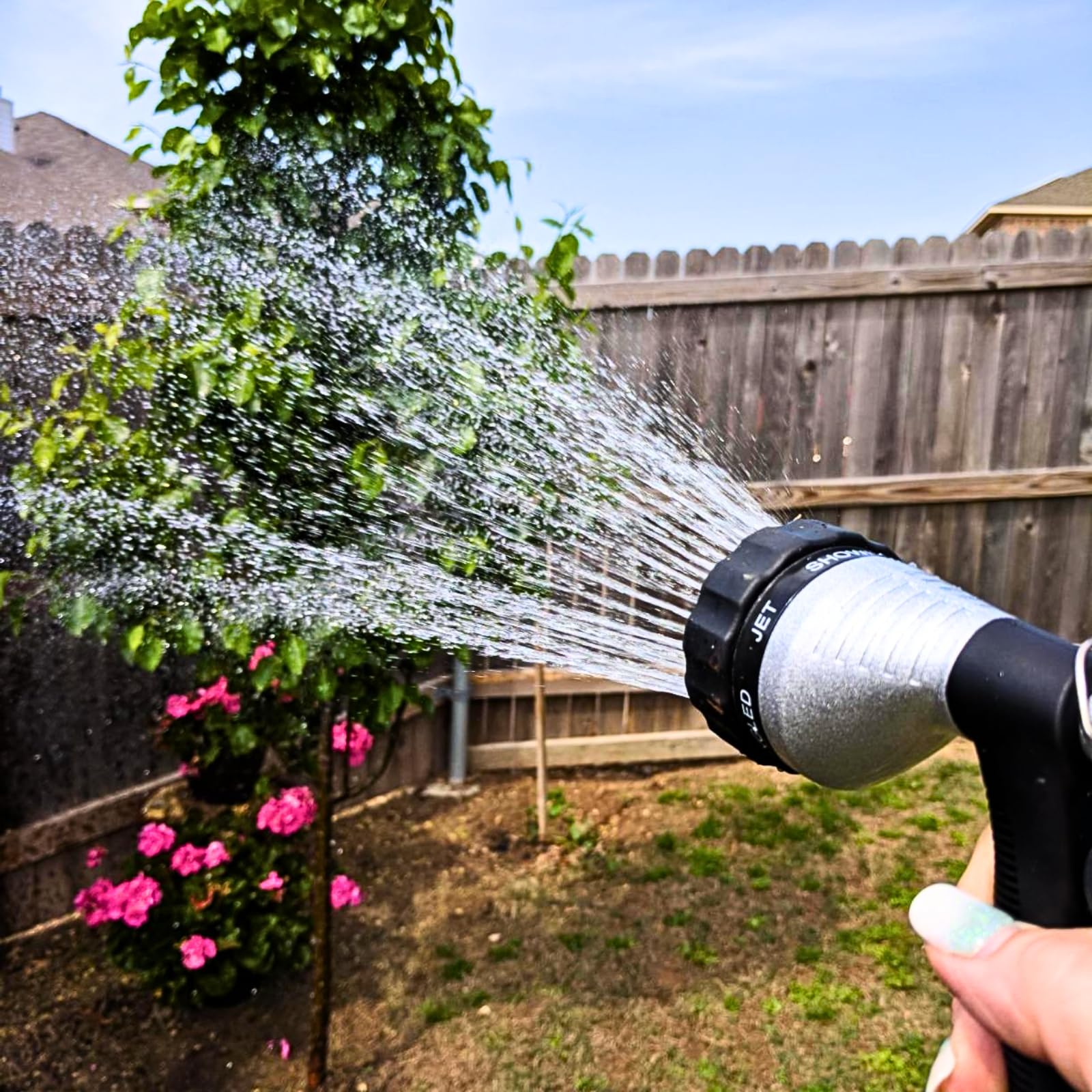 GREEN MOUNT adjustable spray patterns deliver gentle showers to strong jets.