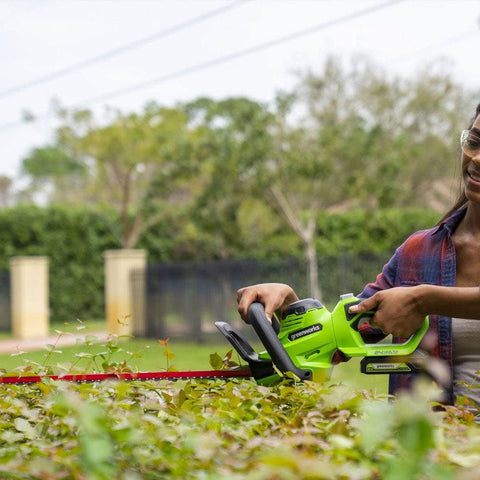 Greenworks 3/4-inch cutting capacity handles thick branches easily
