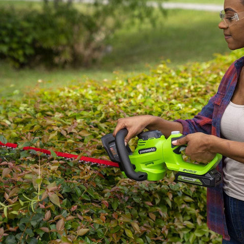 Greenworks dual-action blades reduce vibration for smoother trimming