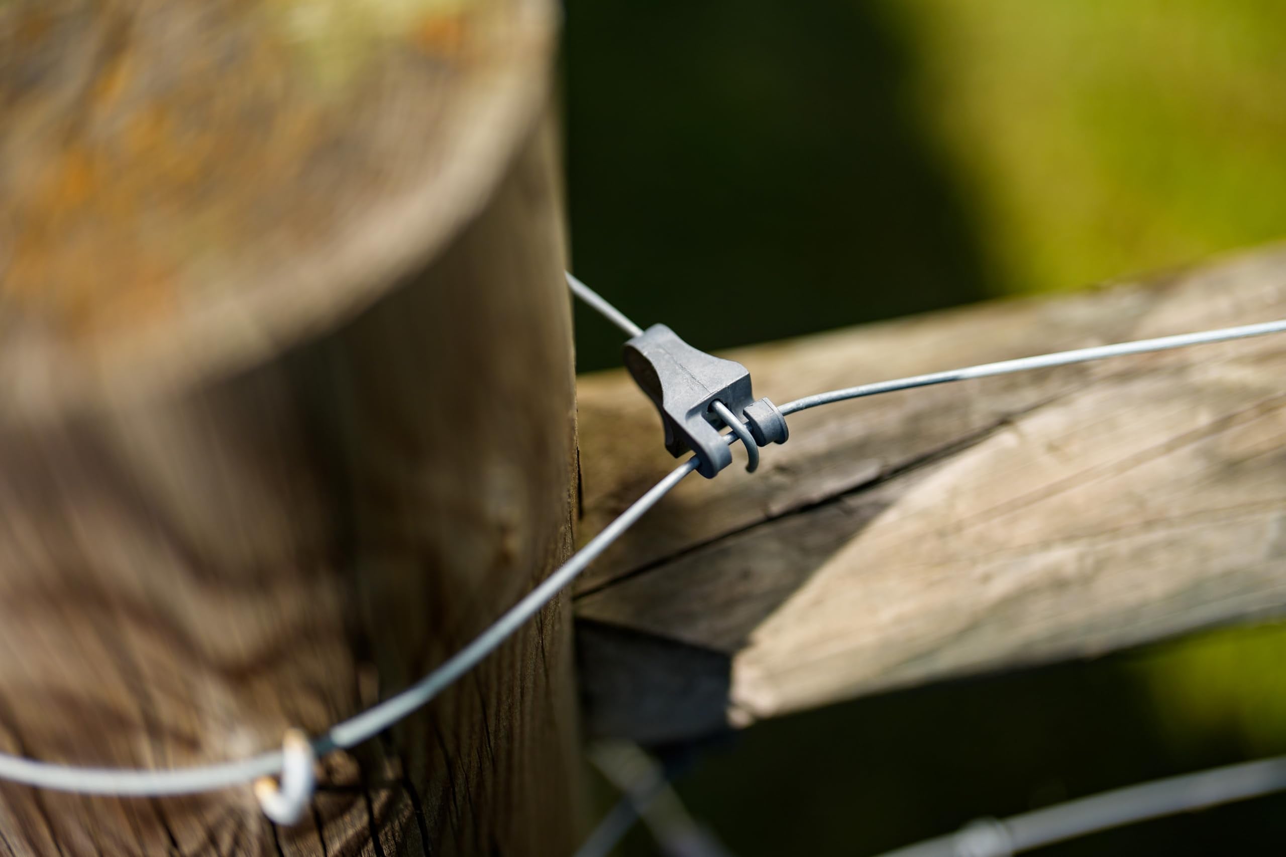 Gripple T-Clip with barbed wire showing compatibility and stability