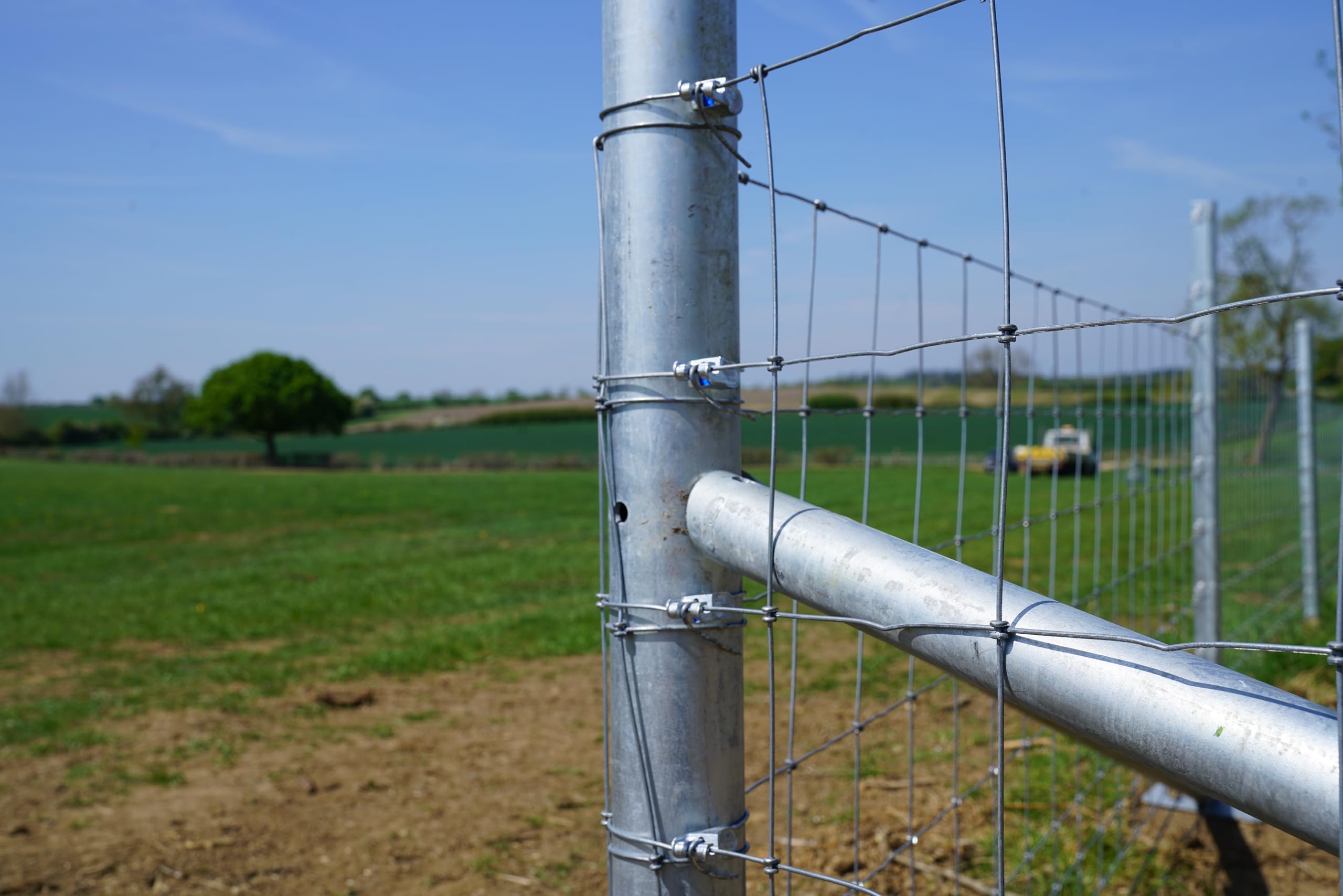 T-Clip used in tight spots on horse fencing