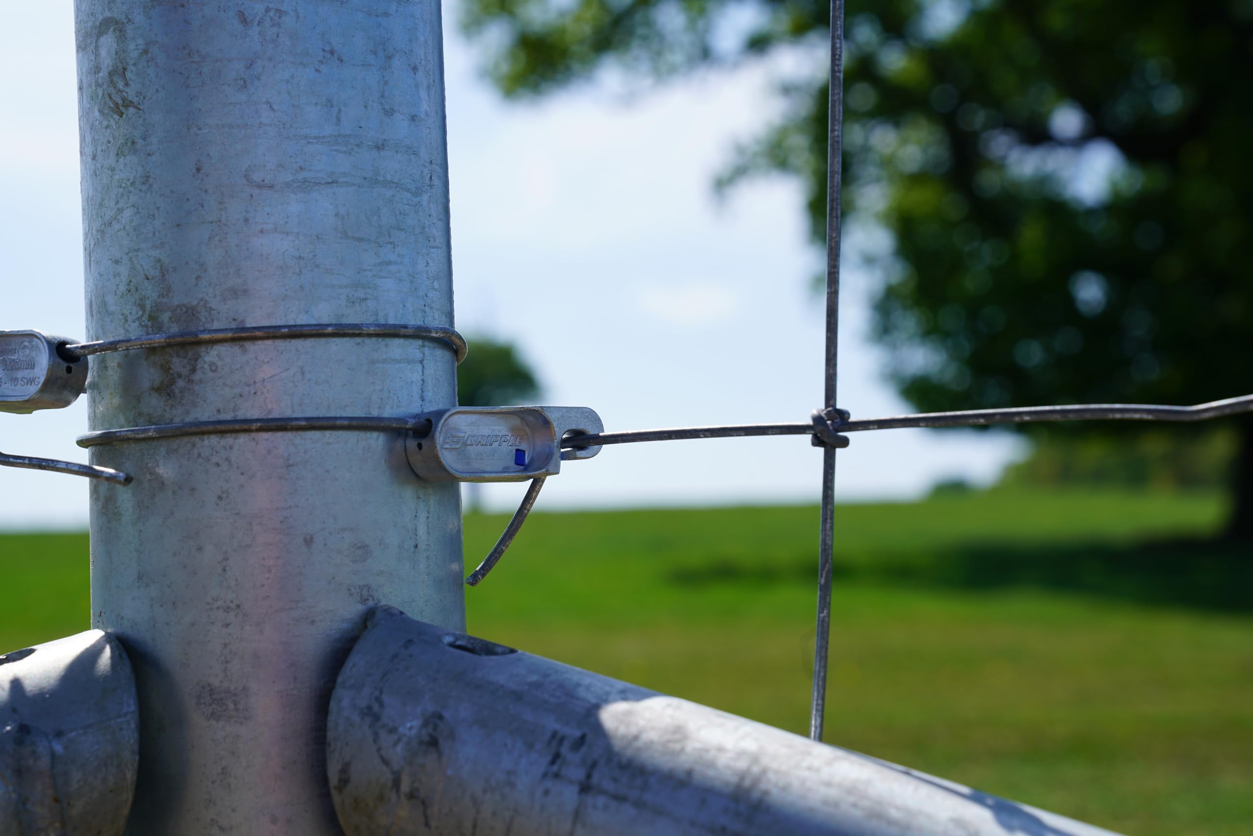 Weather-resistant performance of Gripple T-Clip on outdoor fences