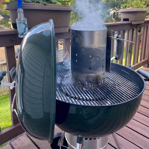 GRISUN lid holder on Weber 22.5-inch kettle keeping lid off counter