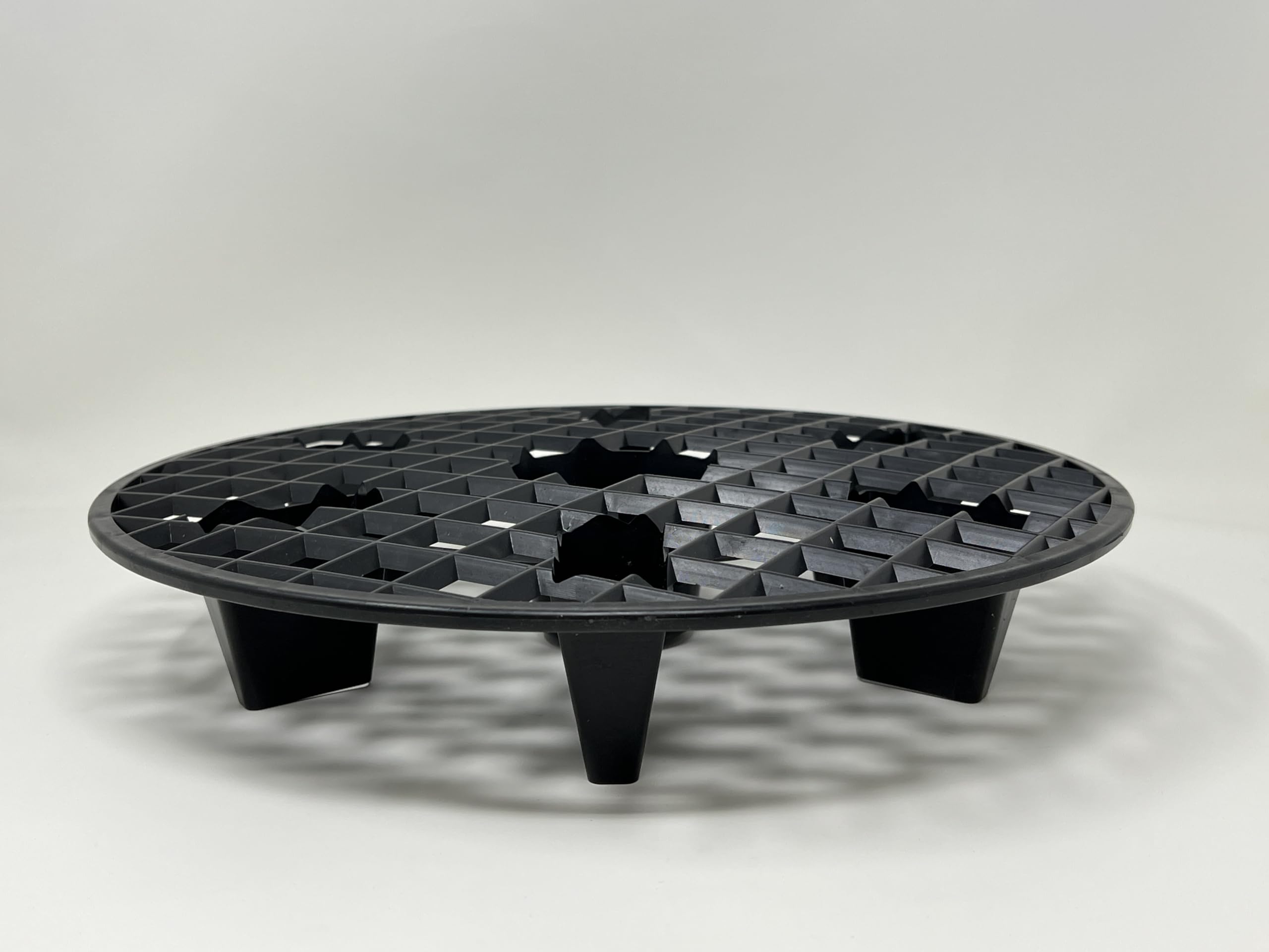 GROWDOTS drain-friendly design promotes irrigation drainage and reduces pooling.