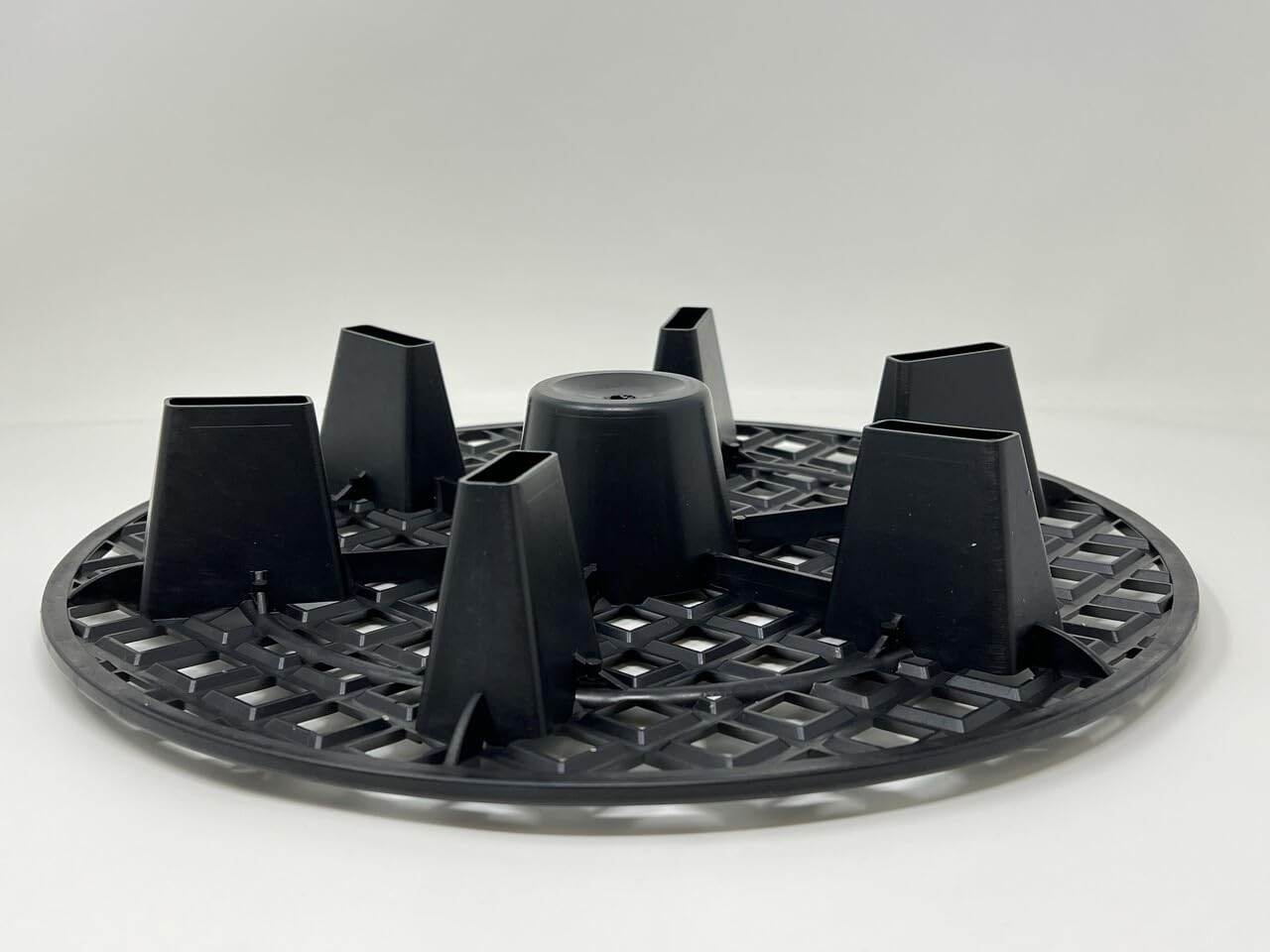GROWDOTS elevated stand helps prevent mold by avoiding excess moisture.
