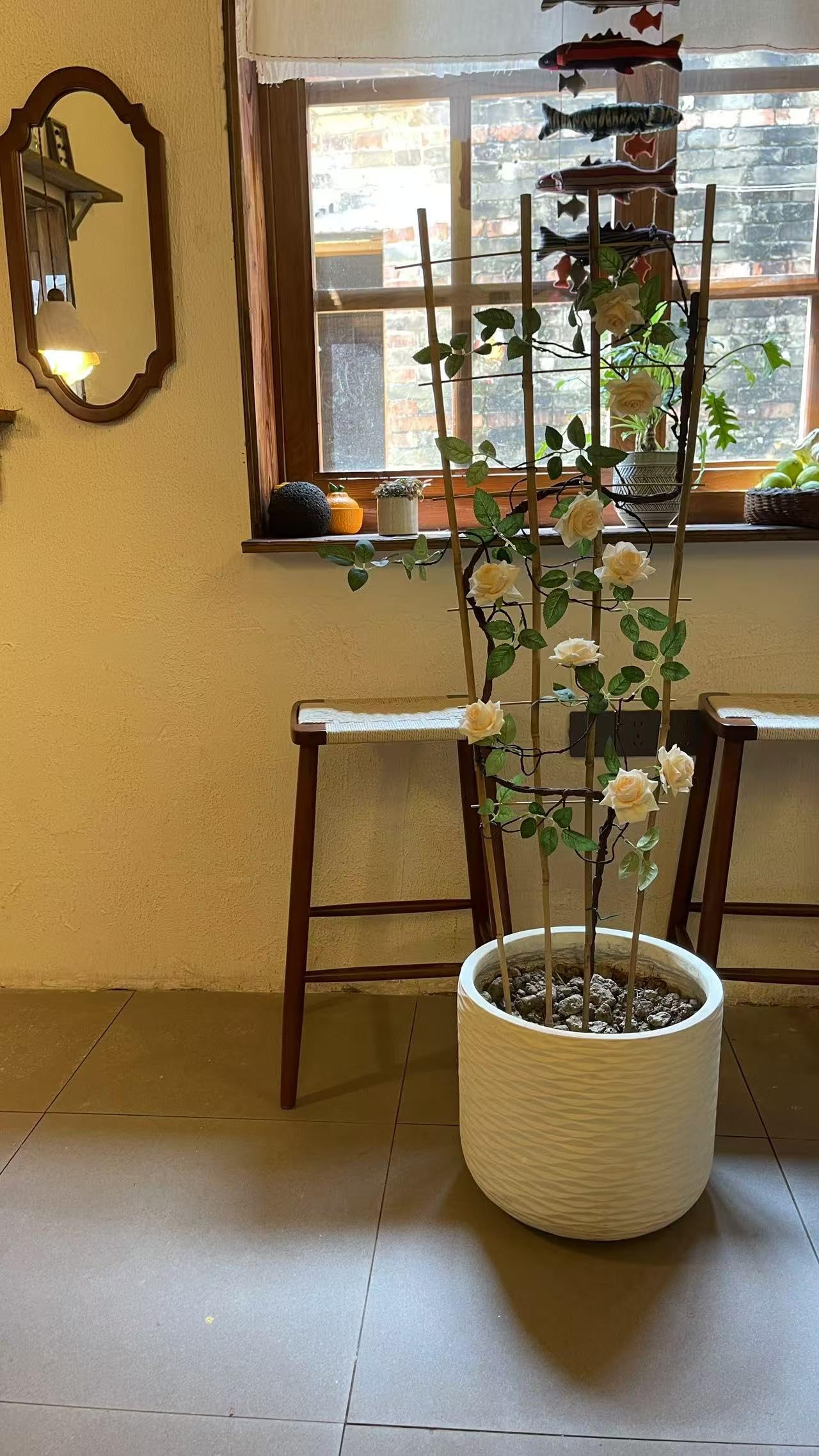GUANGYE bamboo joints reveal durability and a neat garden look.