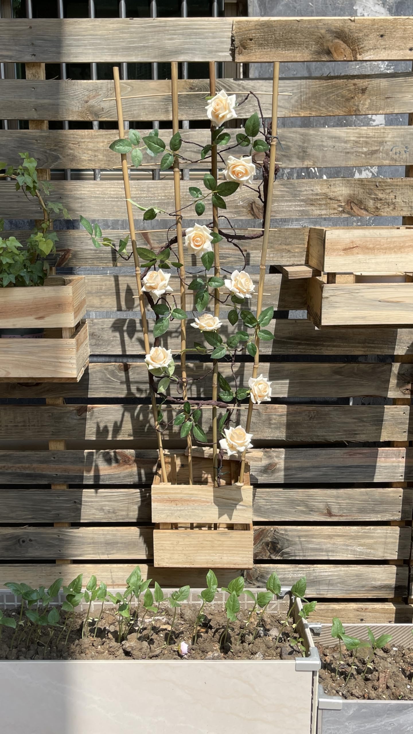 GUANGYE packaged natural bamboo trellis for easy storage