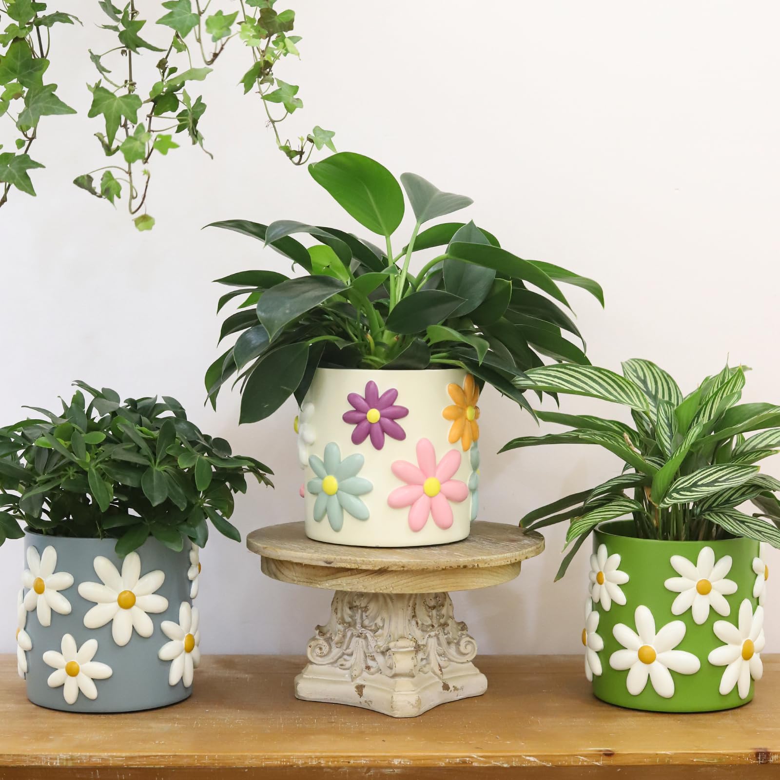GUGUGO Daisy Planter shows drainage hole for healthy watering