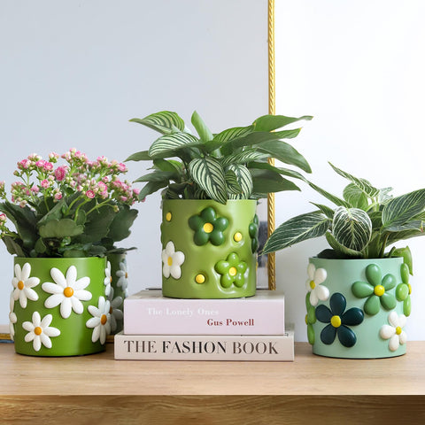 GUGUGO Daisy Planter includes protective pads to guard furniture