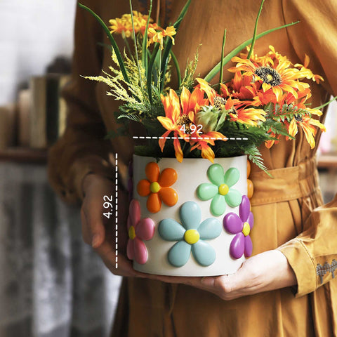 GUGUGO rainbow planter with drainage hole promotes healthy plant drainage.