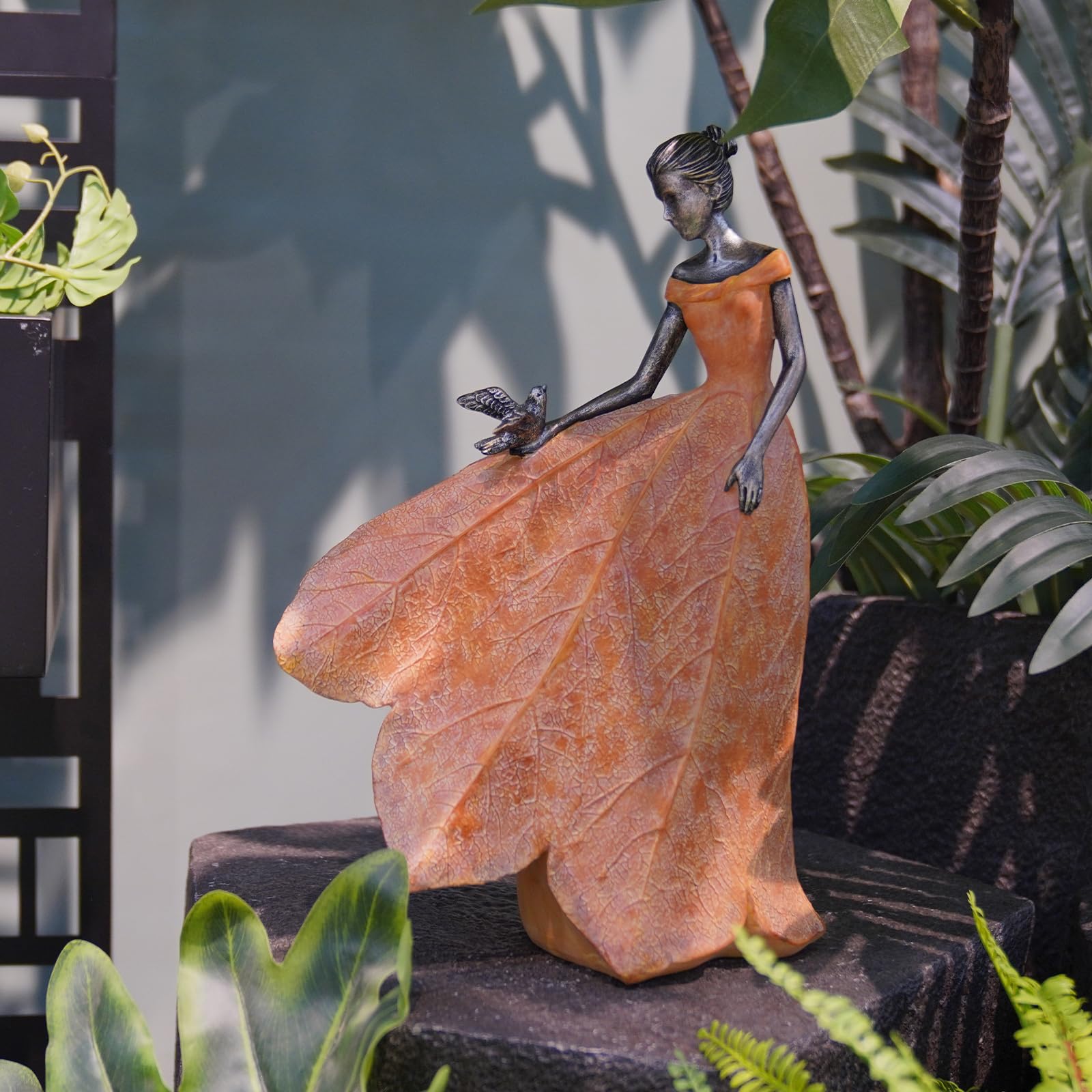 Guichifun detail-focused leaf-textured skirt adds rustic charm.