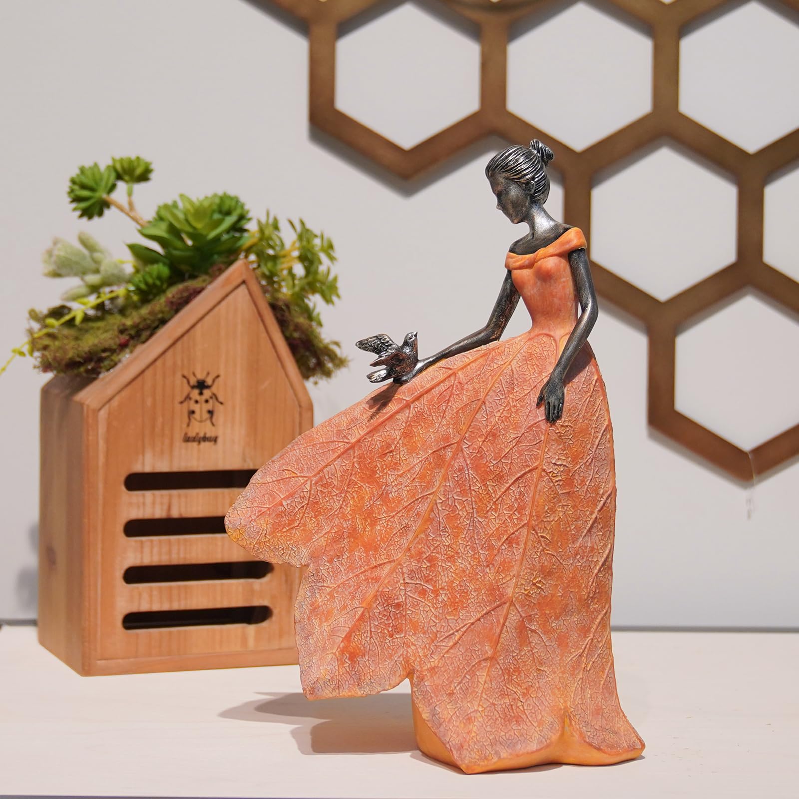 Guichifun outdoor garden placement offers durable waterproof resin construction.
