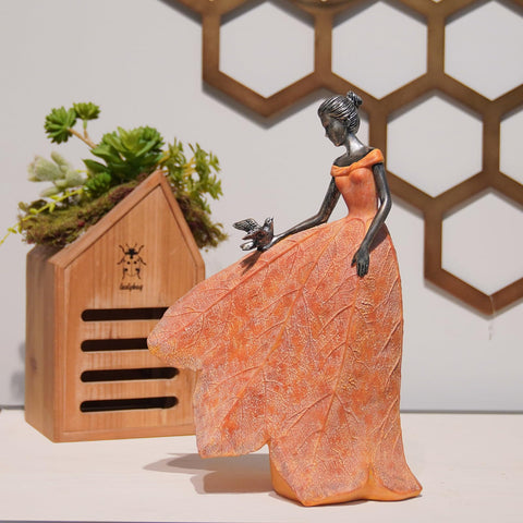 Guichifun outdoor garden placement offers durable waterproof resin construction.