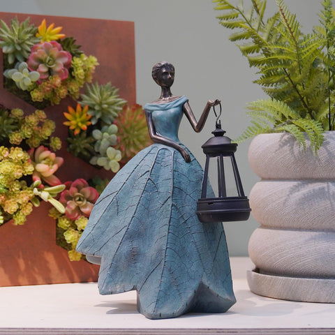 Guichifun solar statue lights automatically at night for hands-free ambiance