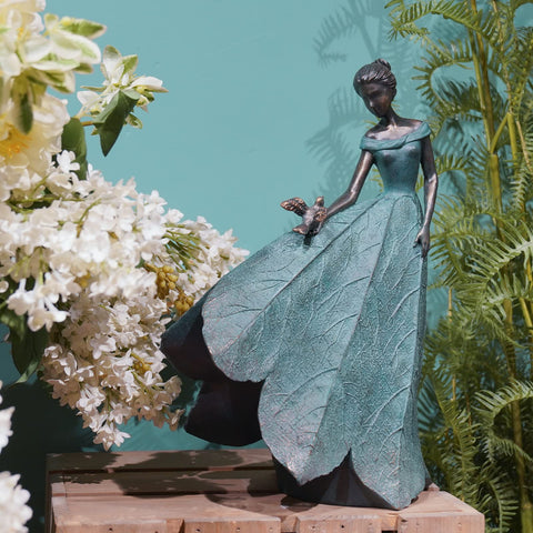 Guichifun leaf-textured skirt statue emphasizes artistic detail