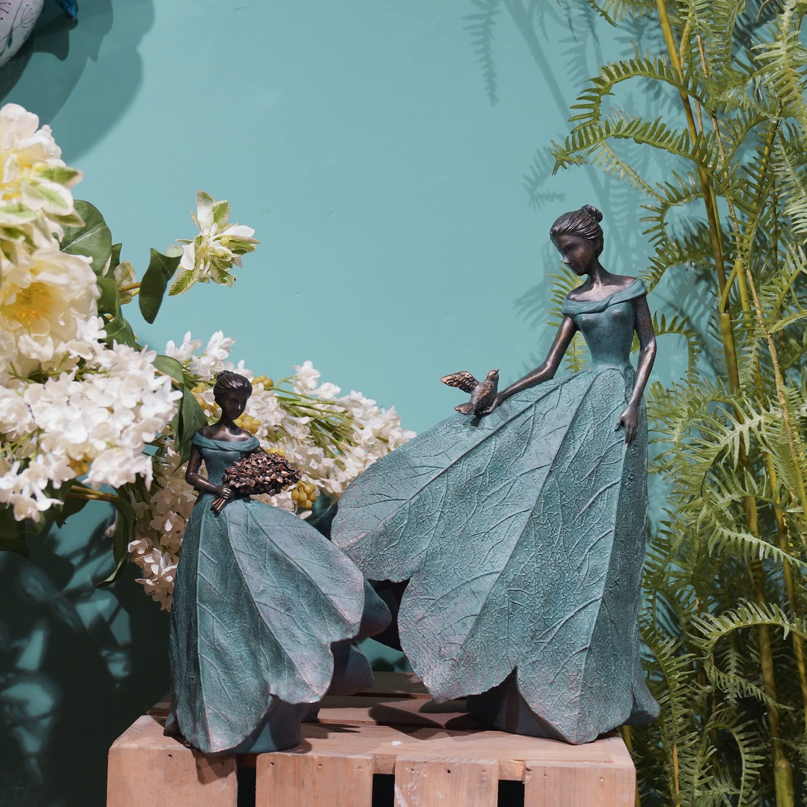 Guichifun outdoor fairy figurine suitable for patio corners