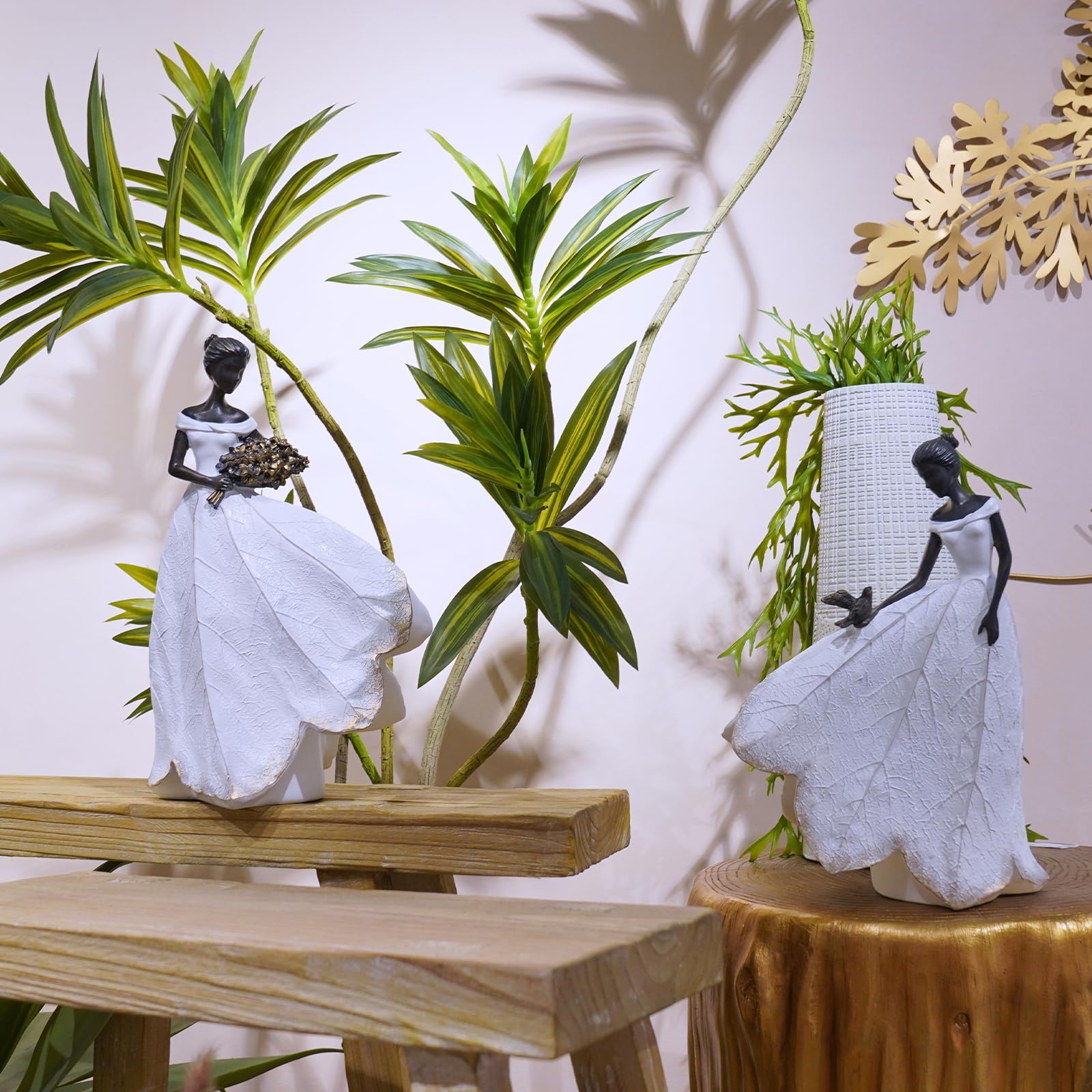 Guichifun indoor-outdoor statue complements porch, ledge, or desk with versatile display.