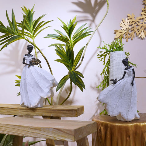 Guichifun indoor-outdoor statue complements porch, ledge, or desk with versatile display.