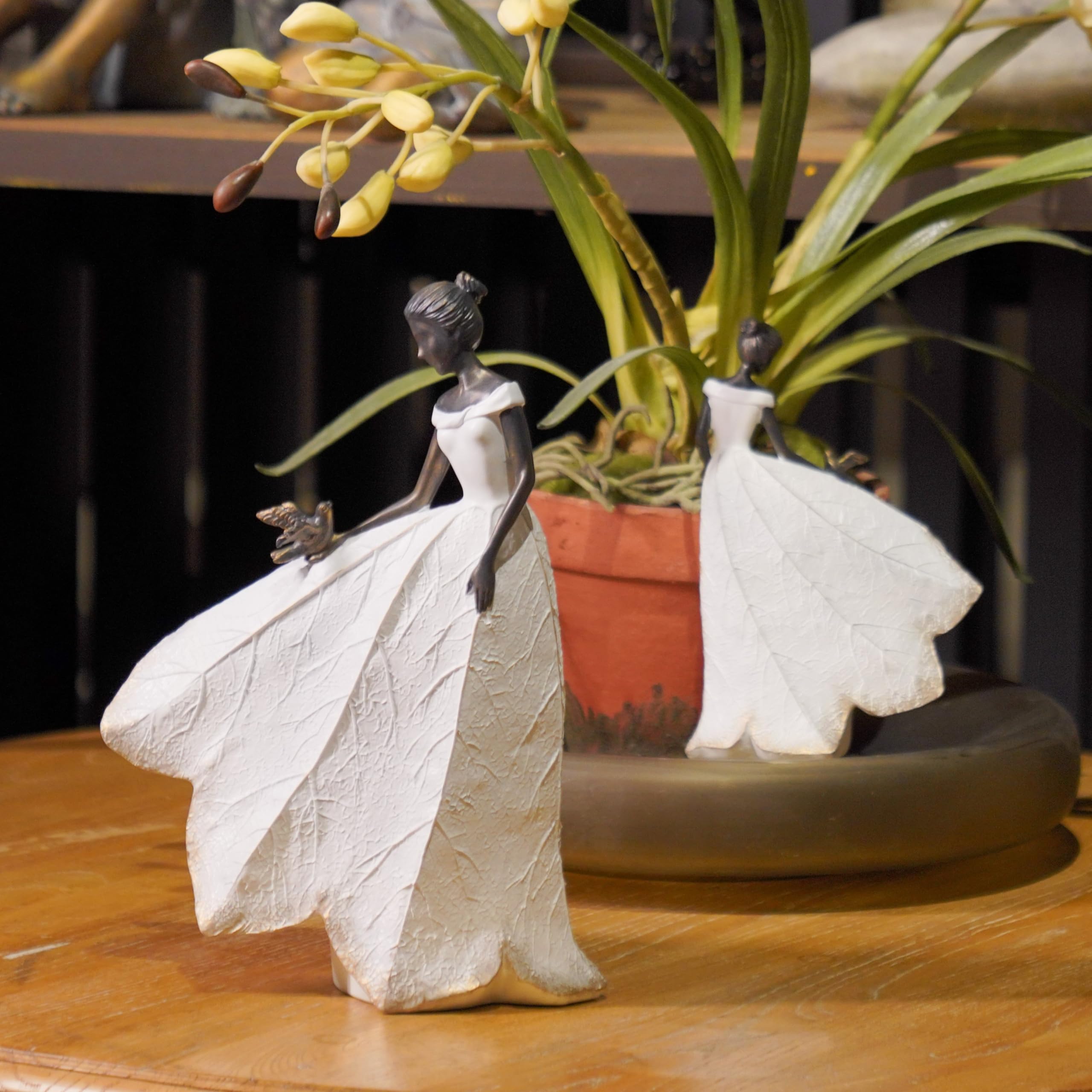 Guichifun resin garden statue is durable for outdoor use and weather resistant.
