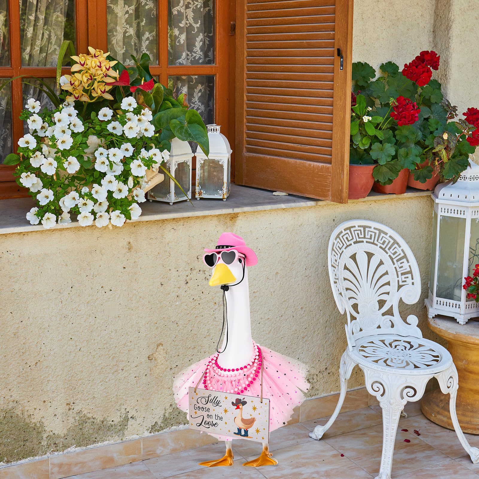 Guiqulai outdoor-ready goose decor with durable accessories