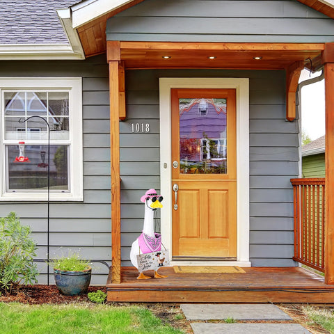 Guiqulai porch goose decor in western style brings color to outdoor gatherings
