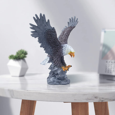 GULADUS Eagle flagpole topper, a timeless patriotic accent for outdoor celebrations.