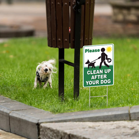 GXGGUS Dog-walker-friendly contrast colors help convey the message quickly.
