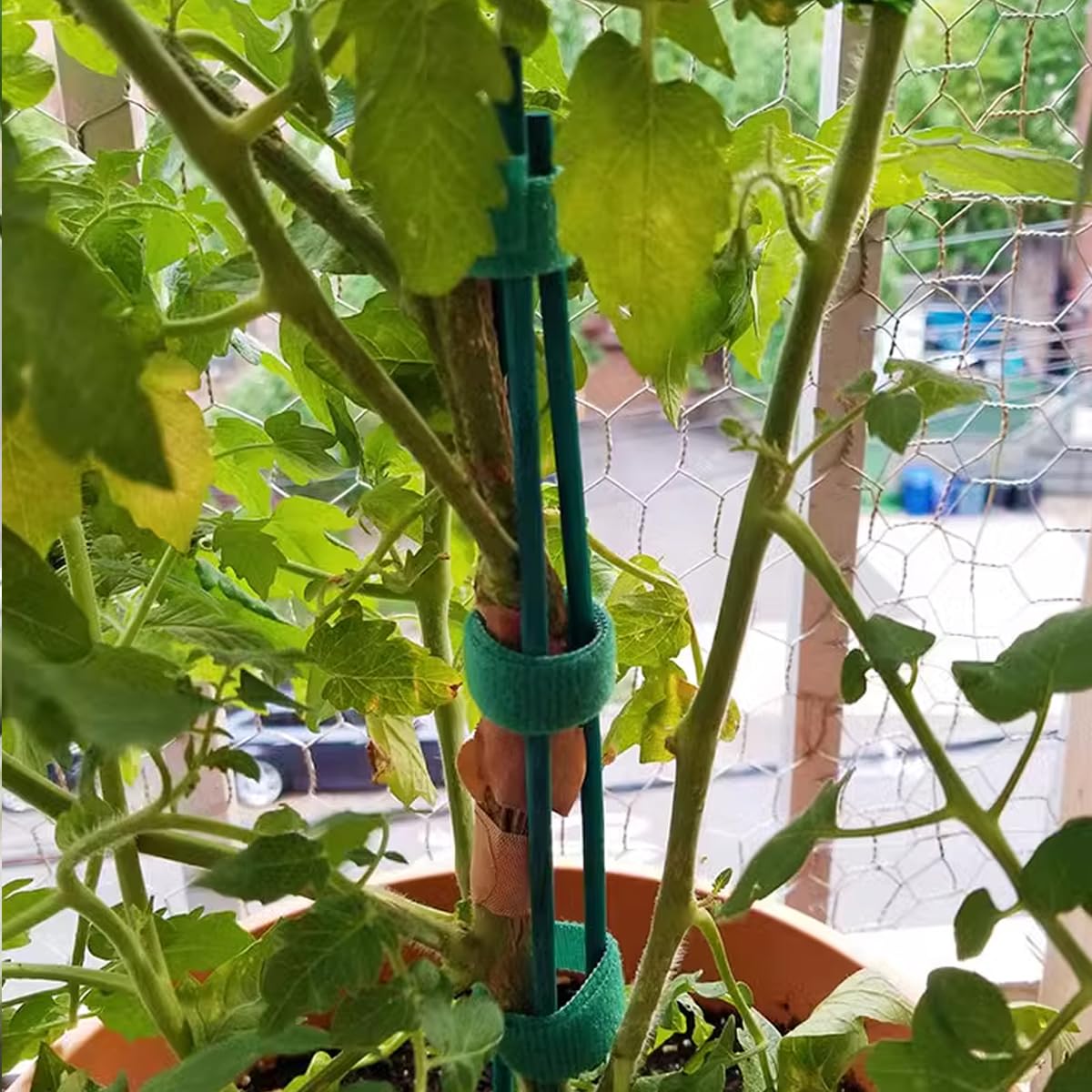 GXXMEI garden stakes used in outdoor centerpieces or wreaths.