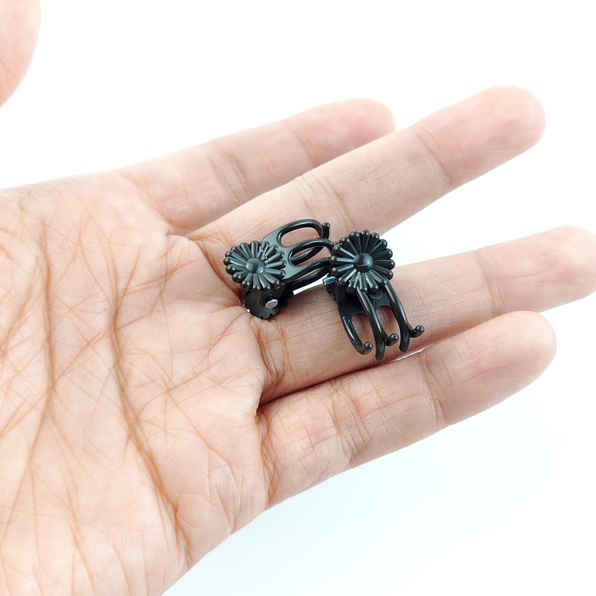 GXXMEI vine clips provide steady support for climbing plants