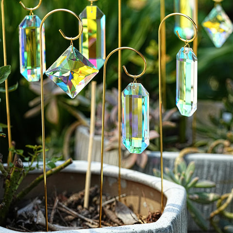 H&D HYALINE & DORA AB crystal prisms refract color across surfaces for shimmer