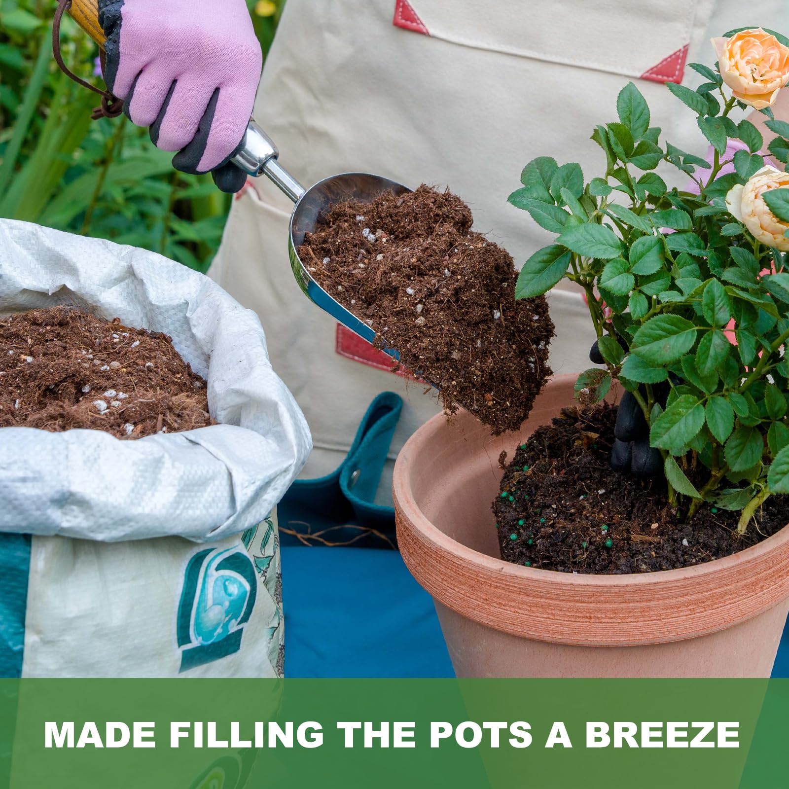 Haliaeetus scoop versus traditional trowel shows cleaner soil transfer.