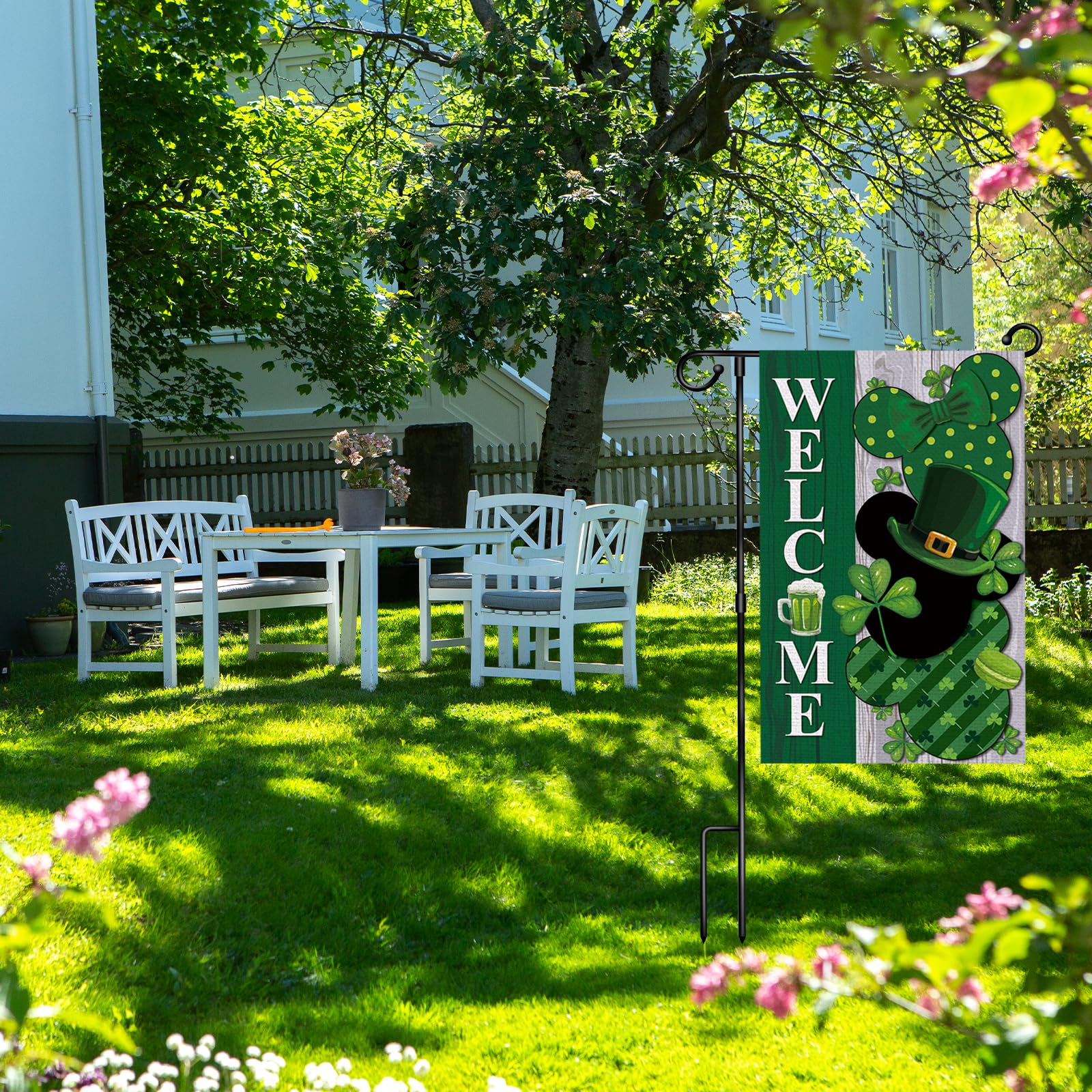 HALOSWASUN flag with WELCOME text to greet guests outdoors