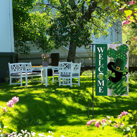 HALOSWASUN flag with WELCOME text to greet guests outdoors
