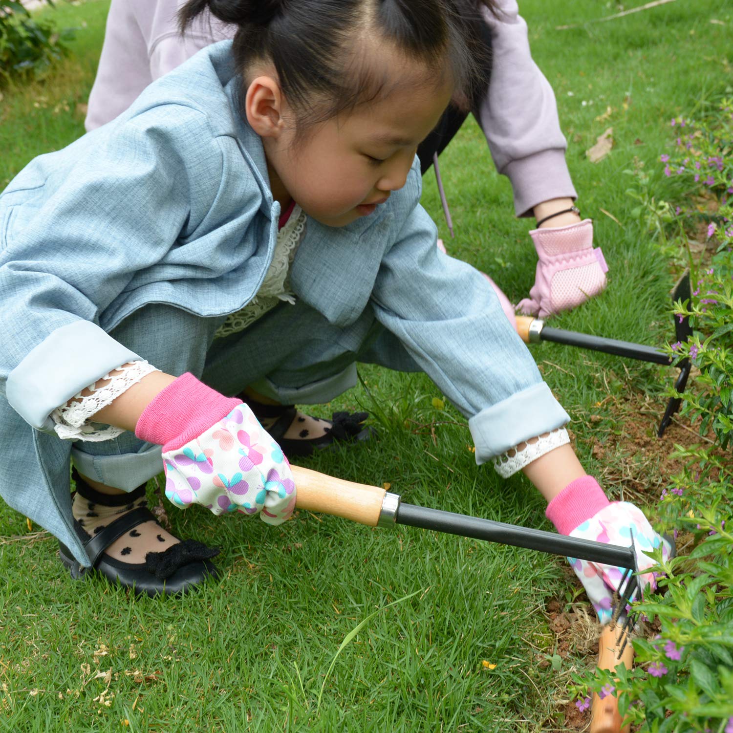 HANDLANDY kids gloves keep hands clean during gardening.
