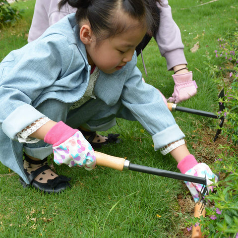 HANDLANDY kids gloves keep hands clean during gardening.