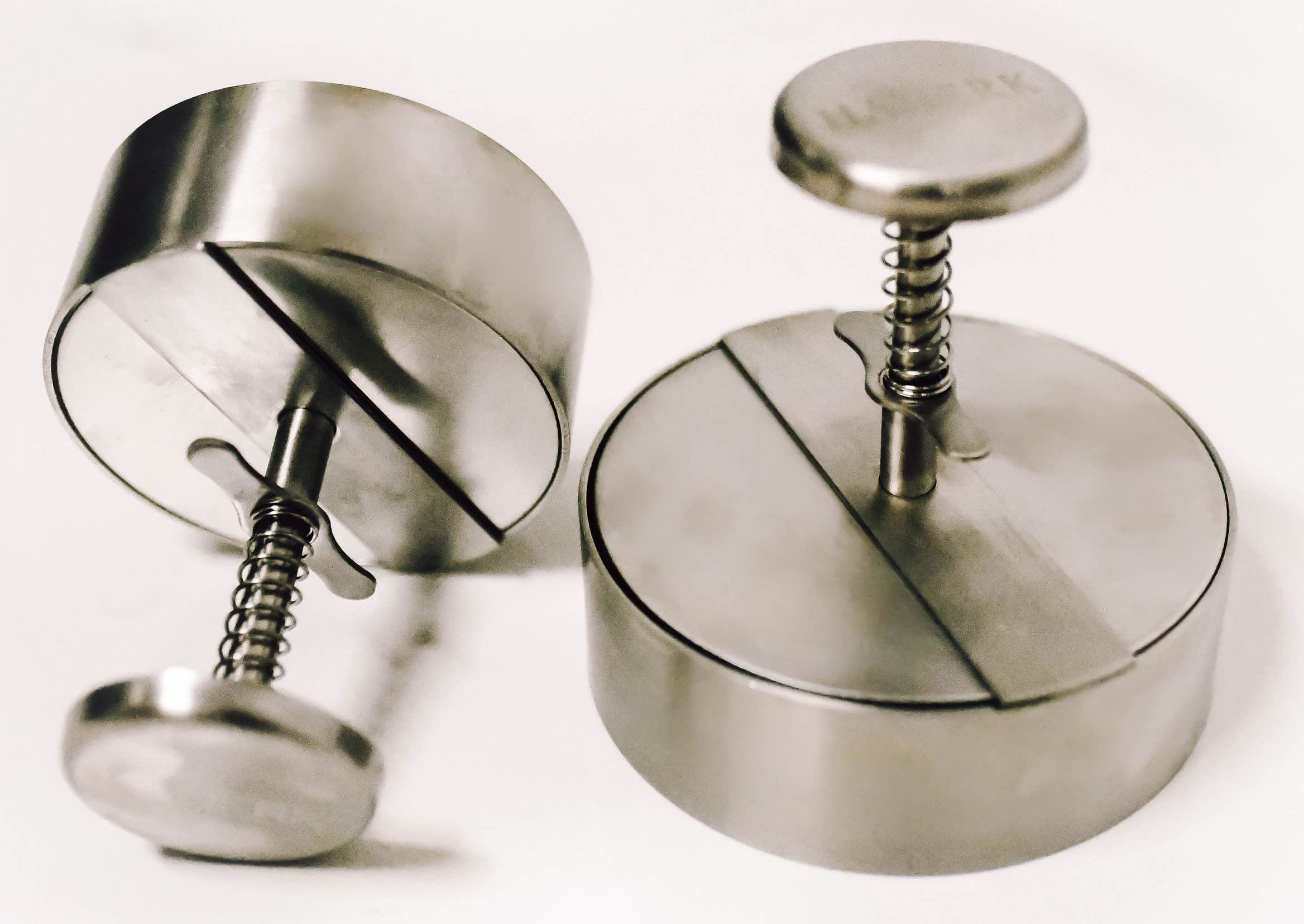 Hanerk XL burger press in outer view showing durable stainless steel for everyday grilling