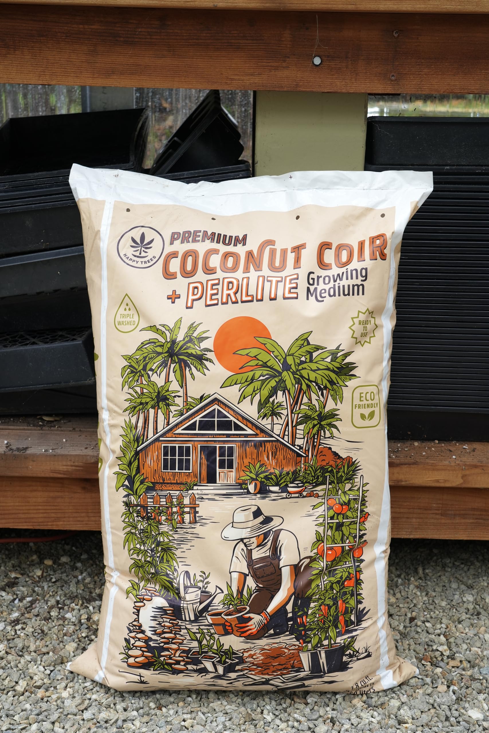 Happy Trees Coco Coir-Perlite 70/30 close-up shows airy texture for roots