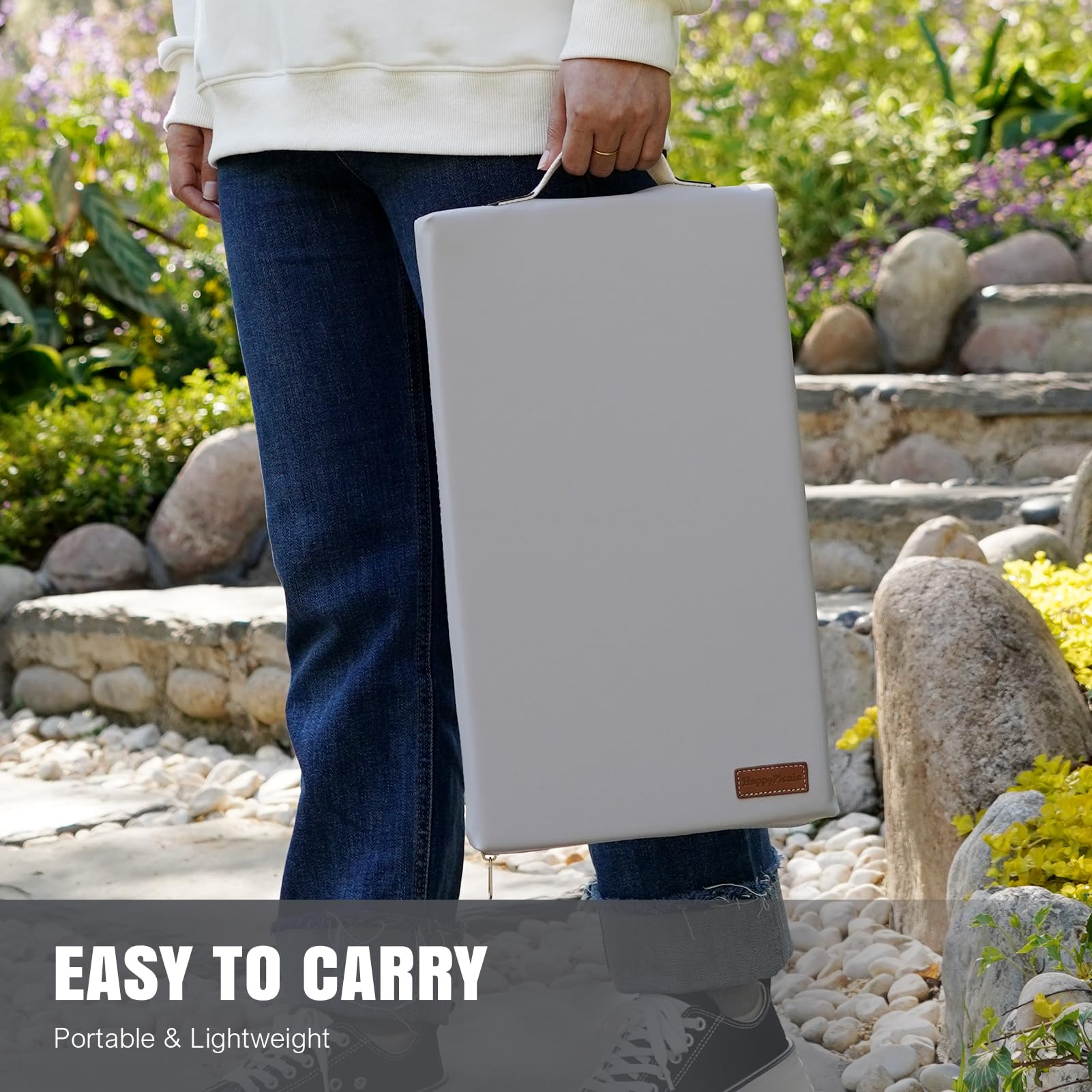 HappyPicnic non-slip bottom keeps the pad steady on uneven ground.