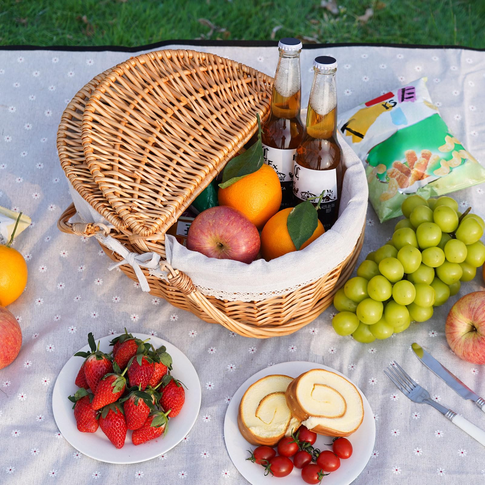 HappyPicnic meadow use basket for harvests and decor