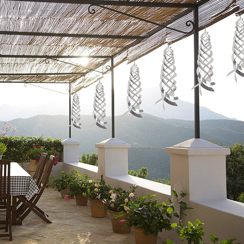 Hausse wind-activated spinners install easily with included nylon lanyards.
