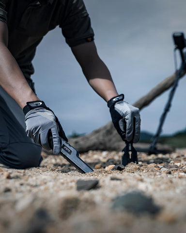 Hazlewolke HS-1 rechargeable battery enables cordless operation.