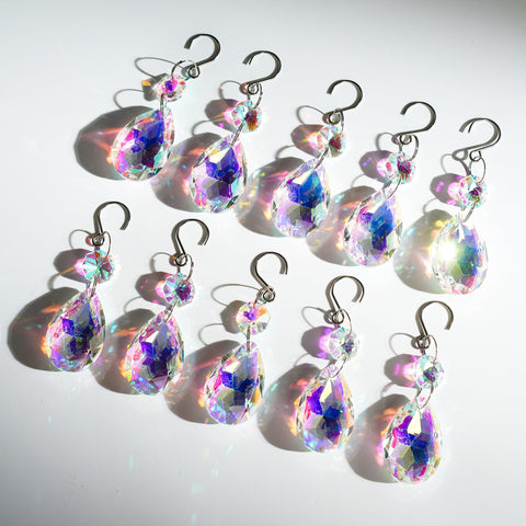 H&D HYALINE & DORA chandelier prism bead enhances light play in interiors.