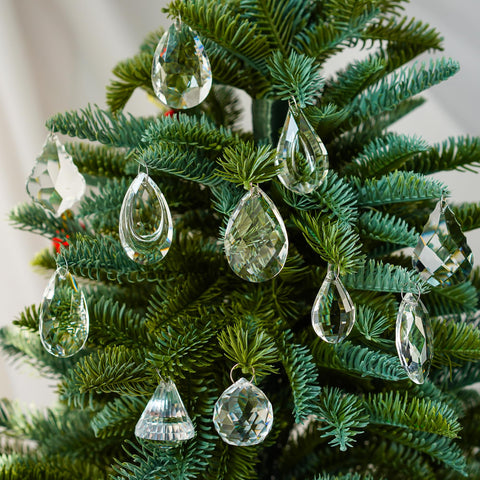 H&D Hyaline and Dora mesh crystal prism creating shimmering wall reflections